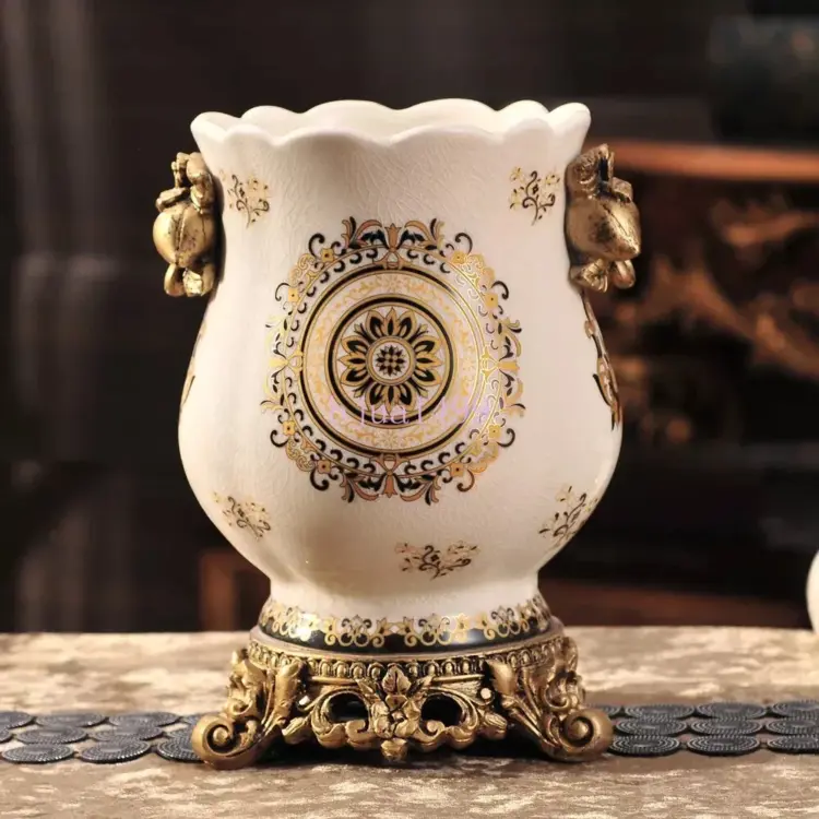 Elegant Retro Chinese Ceramic Art Vase – Home Décor Accent Piece