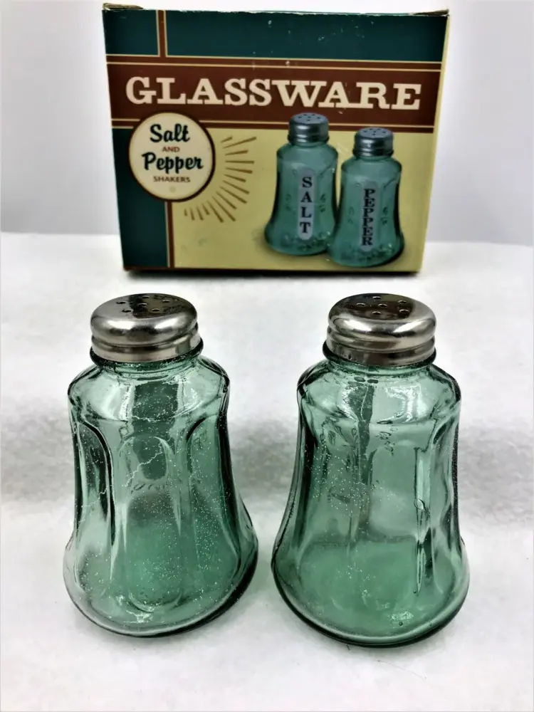 Vintage Green Pressed Glass Salt and Pepper Shaker Set – 2-Piece Round Design - Image 2
