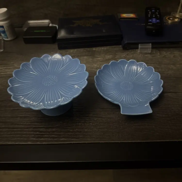 Vintage-Style Blue Floral Ceramic Glassware Set – Cupcake & Silverware Holder - Image 2