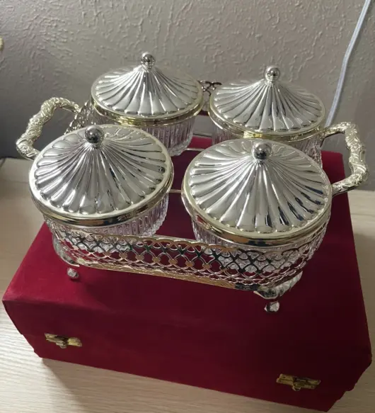 Queen Anne Silverware 10-Piece Glassware Serving Set – 4 Round Dishes with Silver Tray
