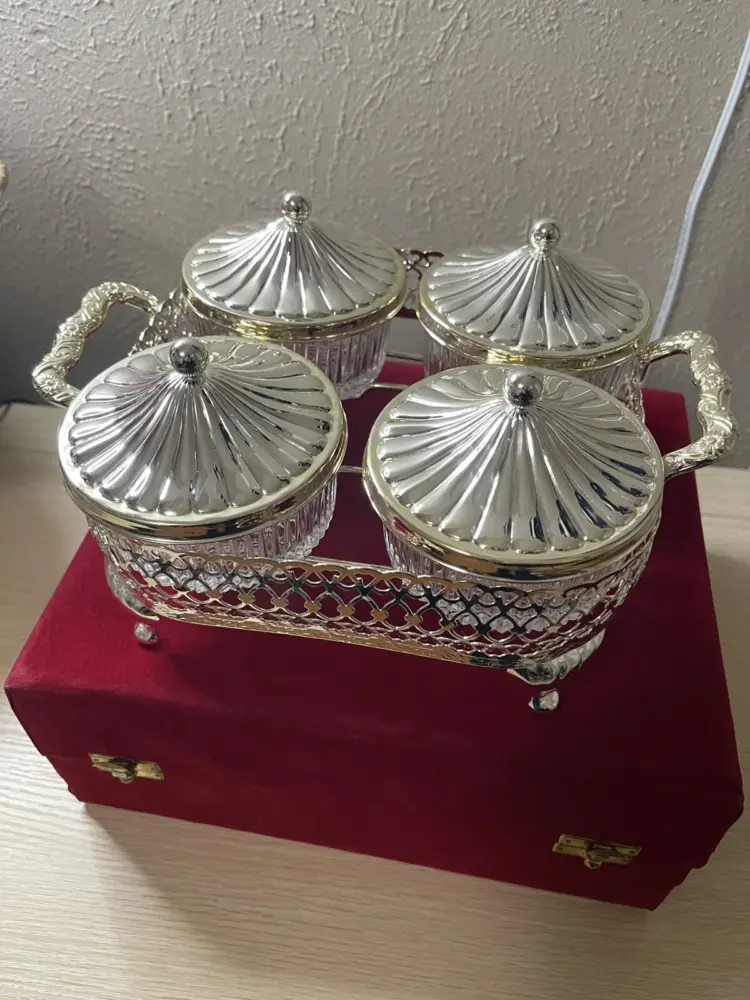 Queen Anne Silverware 10-Piece Glassware Serving Set – 4 Round Dishes with Silver Tray
