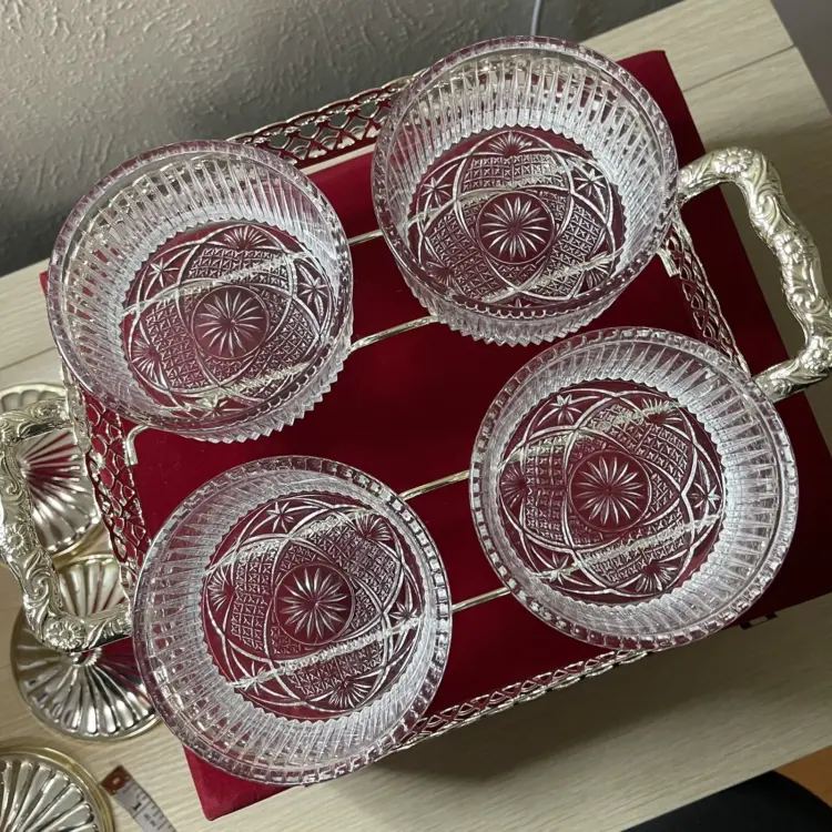 Queen Anne Silverware 10-Piece Glassware Serving Set – 4 Round Dishes with Silver Tray - Image 2