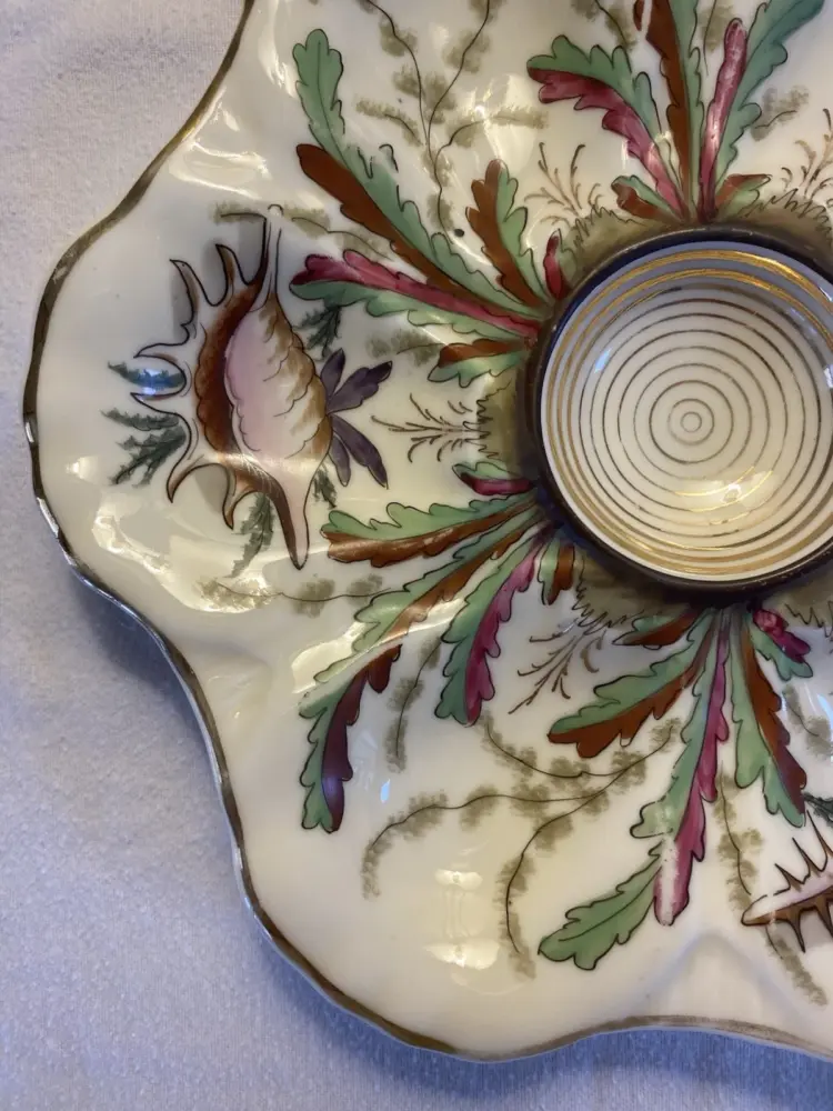 Antique Porcelain Oyster Plate with Hand-Painted Seashell and Seaweed Decoration - Image 3