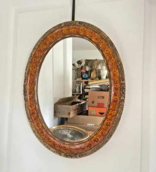 Vintage 1970s Oval Wall Mirror with Wood Frame and Gold Floral Decoration – 48x38 cm
