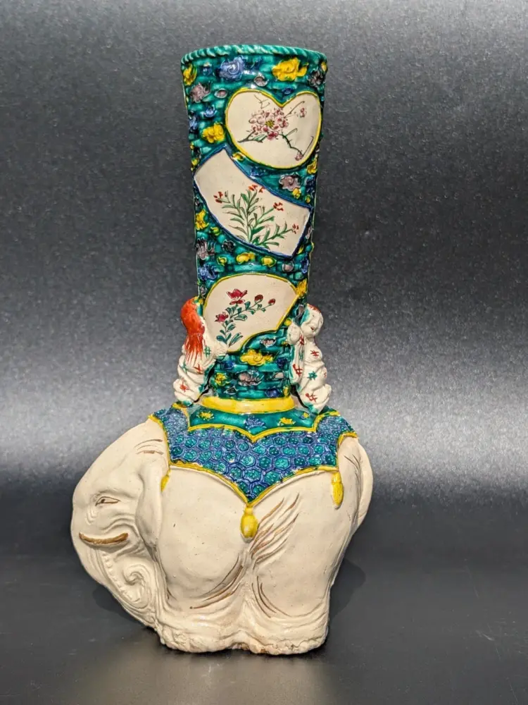 Antique c.1900 Meiji Period Fahua-Style Molded Vase with Elephant Figures - Image 3